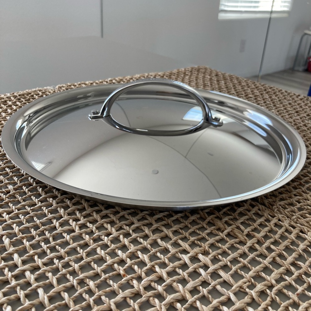 NWOT WILLIAMS SONOMA STAINLESS STEEL LID LARGE BRAND NEW NEVER USED